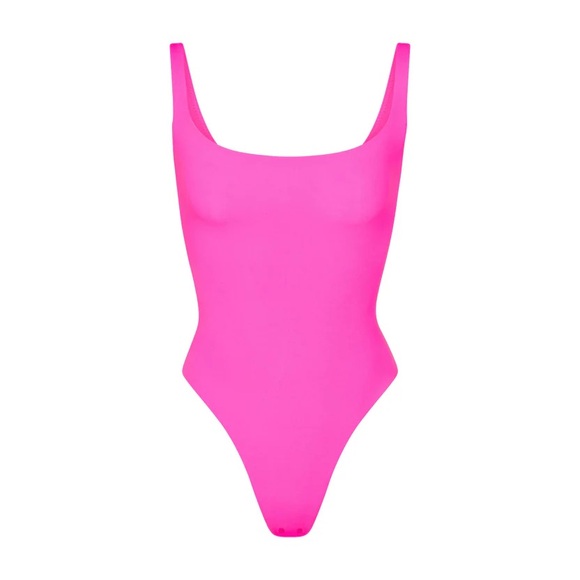 SKIMS Square Neck Bodysuit | Neon Pink - Picture 4 of 7